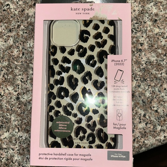 NWT Kate Spade leopard iPhone 14 Plus case MagSafe - Picture 1 of 4